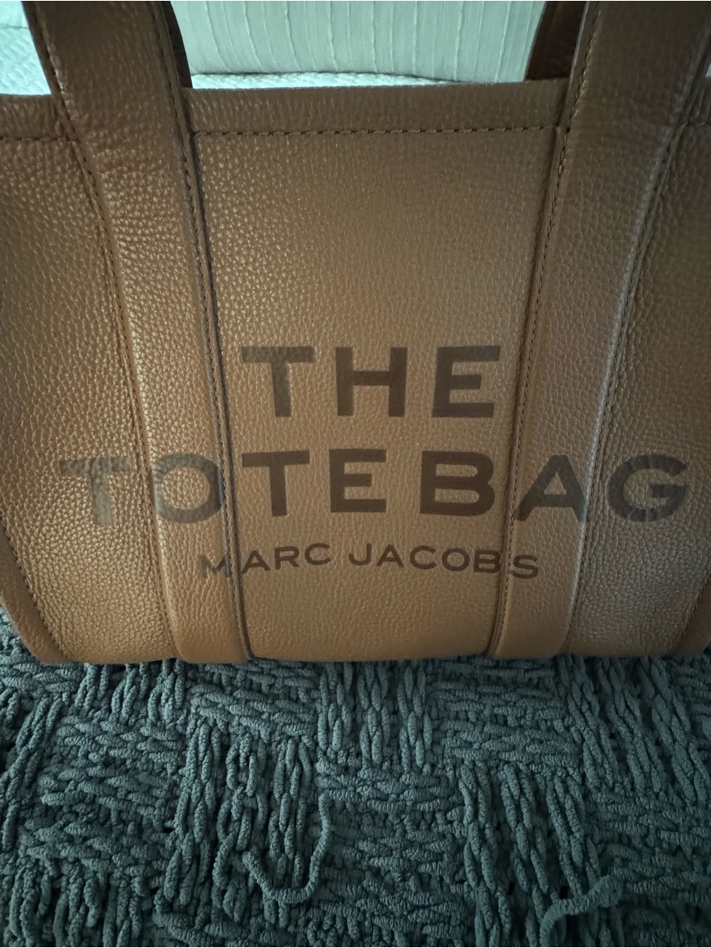 Like new Marc Jacobs The Tote Bag Small in Tan - Picture 7 of 9